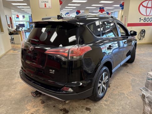 Used 2018 Toyota RAV4 XLE w/ Plus Extra Value Package AWD/4WD image 10