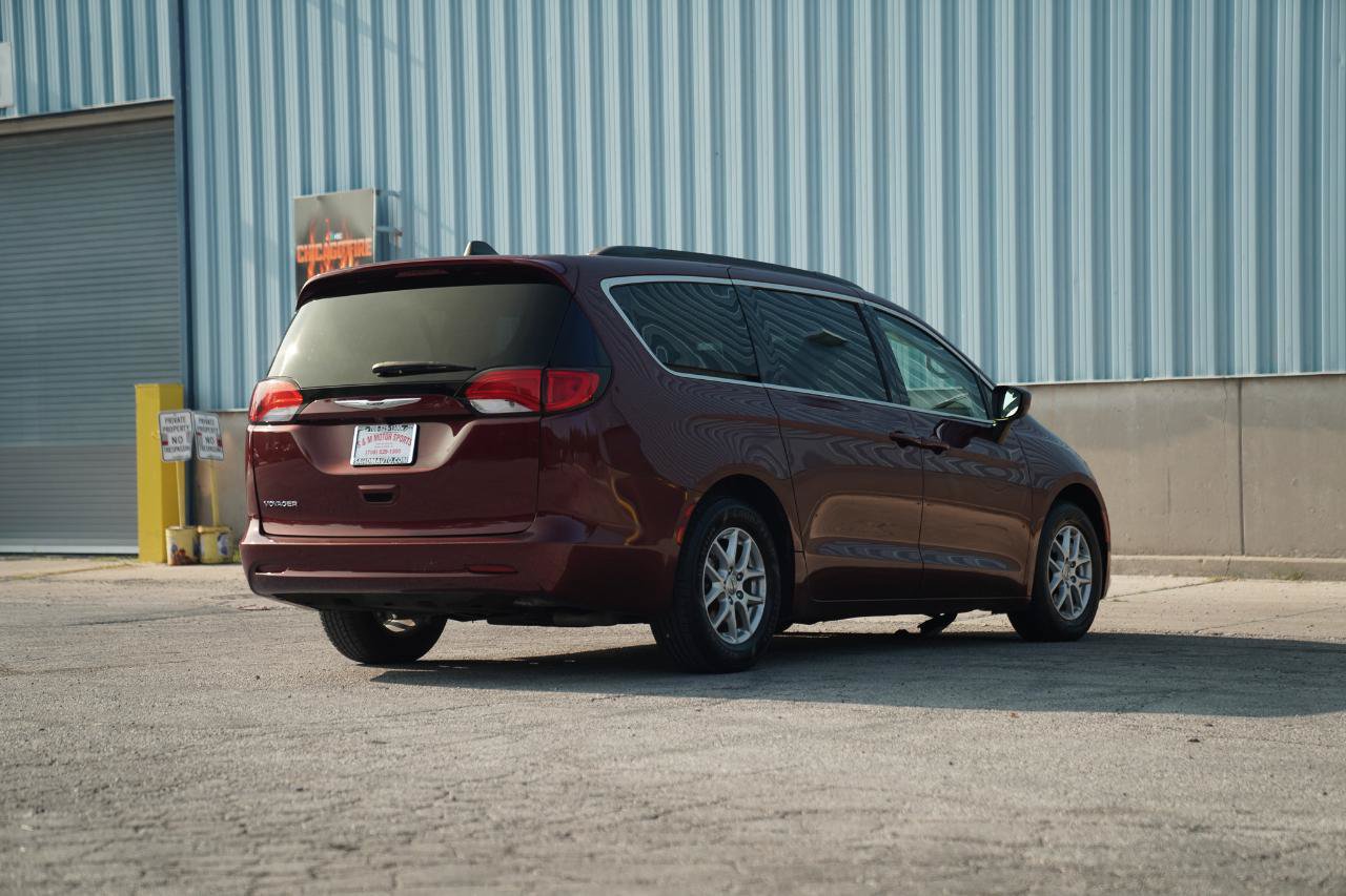 Used 2021 Chrysler Voyager Lxi FWD image 13