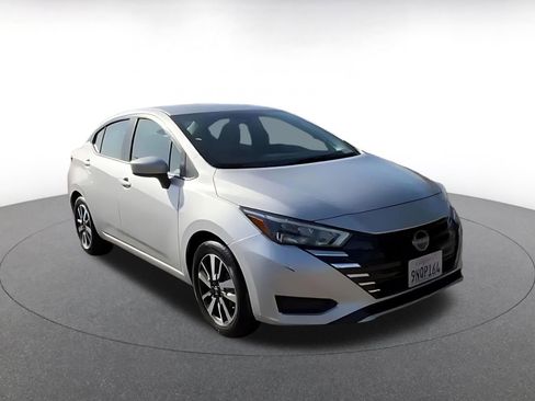 Used 2025 Nissan Versa SV image 3