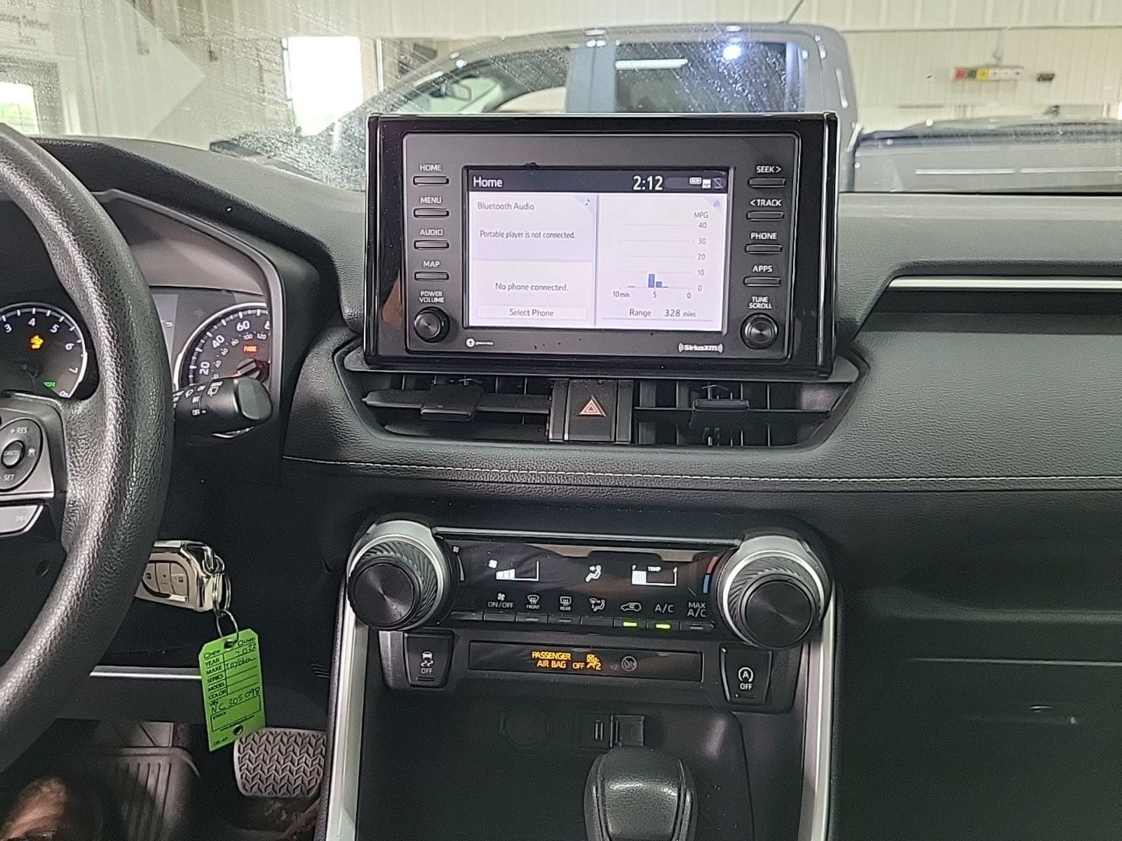 Used 2022 Toyota RAV4 LE AWD/4WD image 9