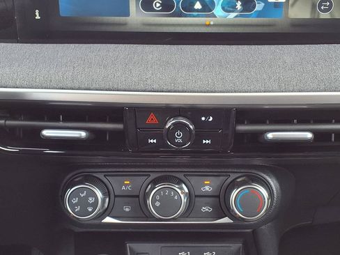 Used 2025 Nissan Kicks SV FWD image 21