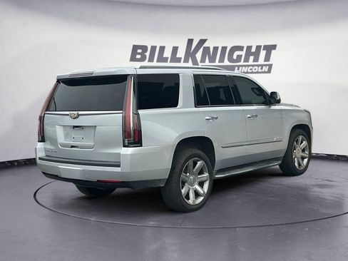 Used 2017 Cadillac Escalade Premium Luxury RWD image 5
