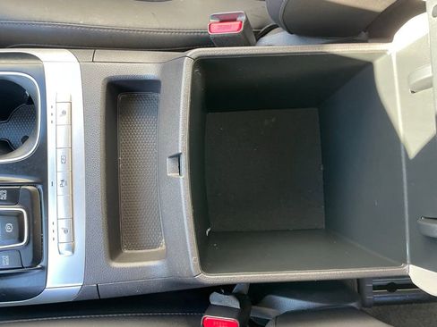 Used 2023 Kia Carnival LX image 21