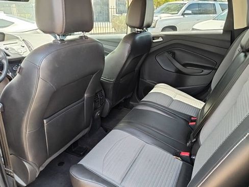 Used 2017 Ford Escape SE w/ SE Sport Appearance Package FWD image 23