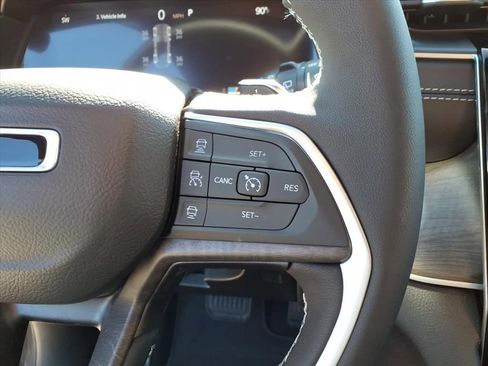 New 2025 Jeep Grand Cherokee Limited image 17