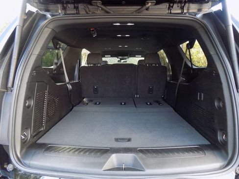 Used 2024 GMC Yukon XL SLT image 25