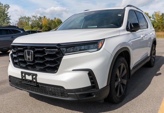 Used 2025 Honda Pilot Black Edition image 1