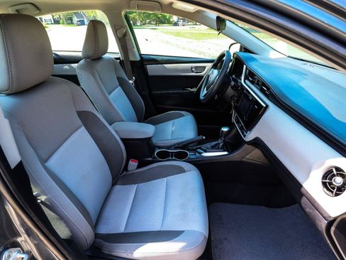 Used 2017 Toyota Corolla LE w/ Carpet Mat Package (TMS) FWD image 37