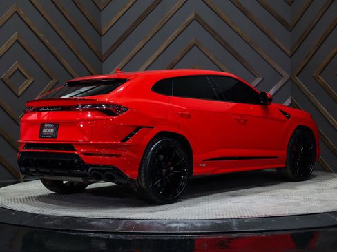 Used 2023 Lamborghini Urus S image 3
