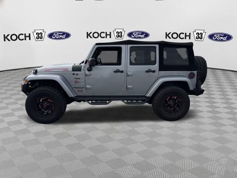 Used 2017 Jeep Wrangler Unlimited Sahara AWD/4WD image 4