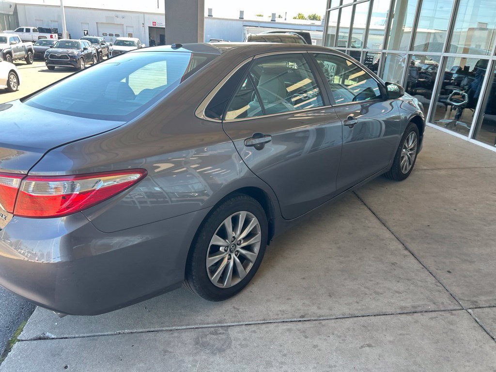Used 2017 Toyota Camry XLE w/ Moonroof Package FWD image 4