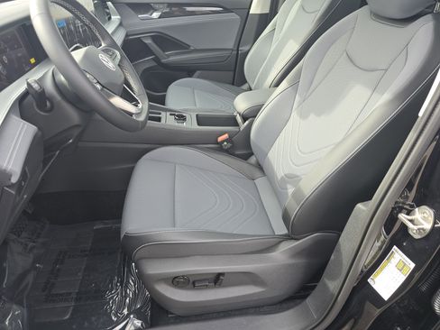 New 2026 Volkswagen Tiguan SE image 19