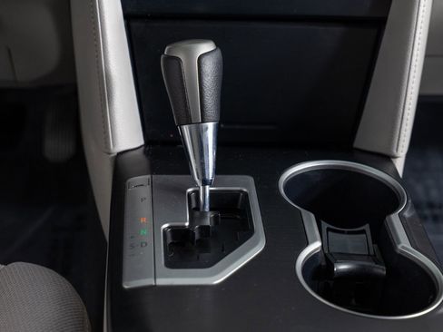 Used 2012 Toyota Camry LE image 31