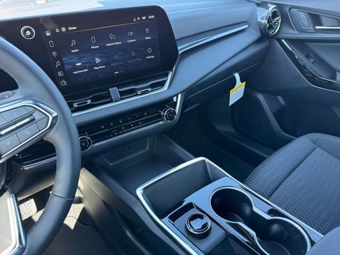 New 2026 Chevrolet Equinox LT w/ Safety and Technology Package AWD/4WD image 17