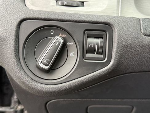 Used 2017 Volkswagen Golf Wolfsburg Edition FWD image 20