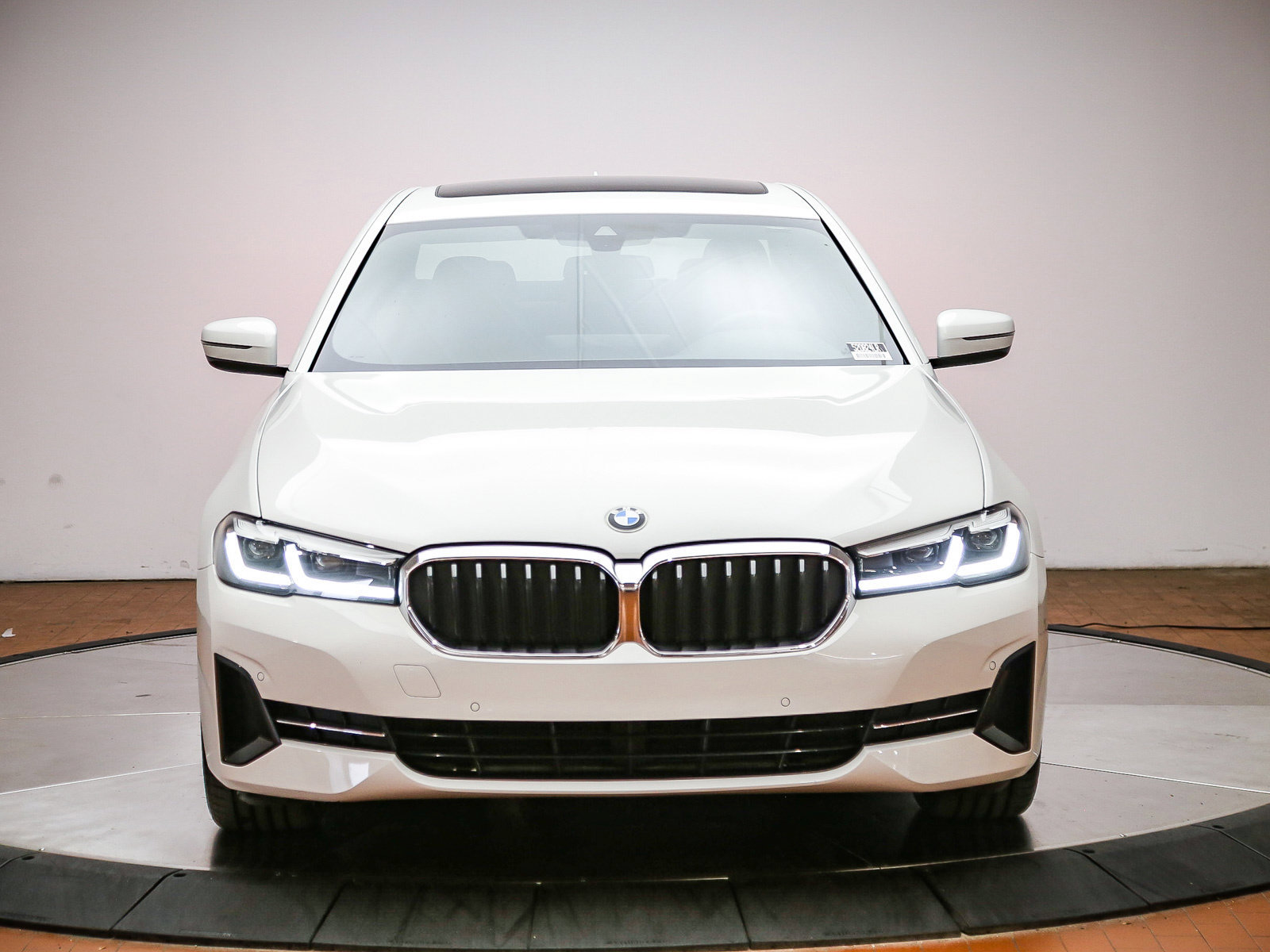 Used 2023 BMW 530i xDrive w/ Convenience Package AWD/4WD image 2
