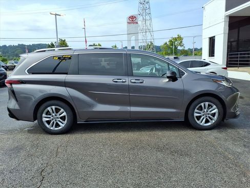 Used 2024 Toyota Sienna Limited AWD/4WD image 2