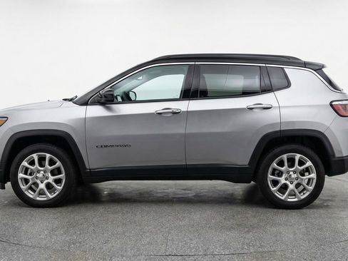 Used 2025 Jeep Compass Limited image 5
