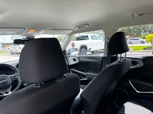 Used 2025 Kia Soul LX w/ LX Technology Package FWD image 17