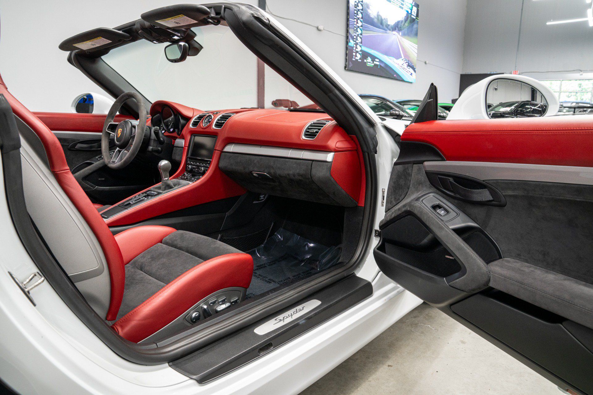 Used 2016 Porsche Boxster Spyder RWD image 33