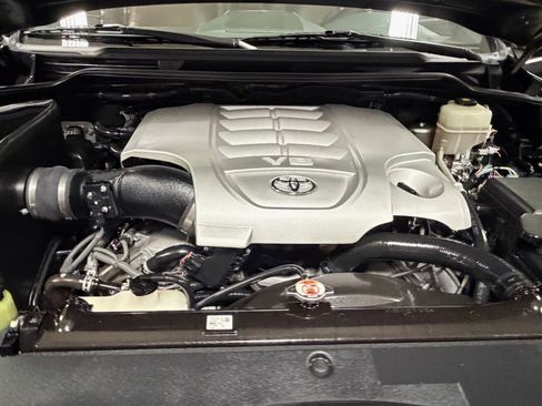 Used 2019 Toyota Land Cruiser AWD/4WD image 32