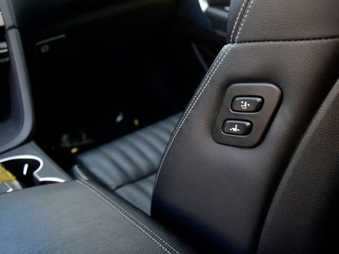 Used 2022 Genesis G70 3.3T RWD image 14