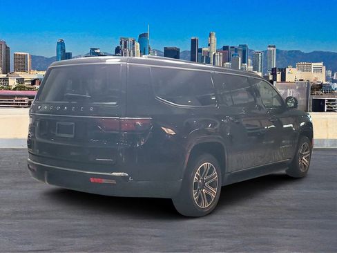 Used 2023 Jeep Wagoneer L Series II image 4