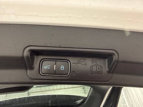 Used 2021 Ford Explorer XLT w/ Equipment Group 202A AWD/4WD image 45