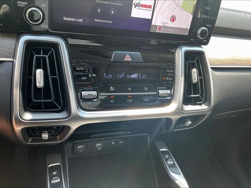 Used 2023 Kia Sorento S w/ Panoramic Sunroof Package AWD/4WD image 15