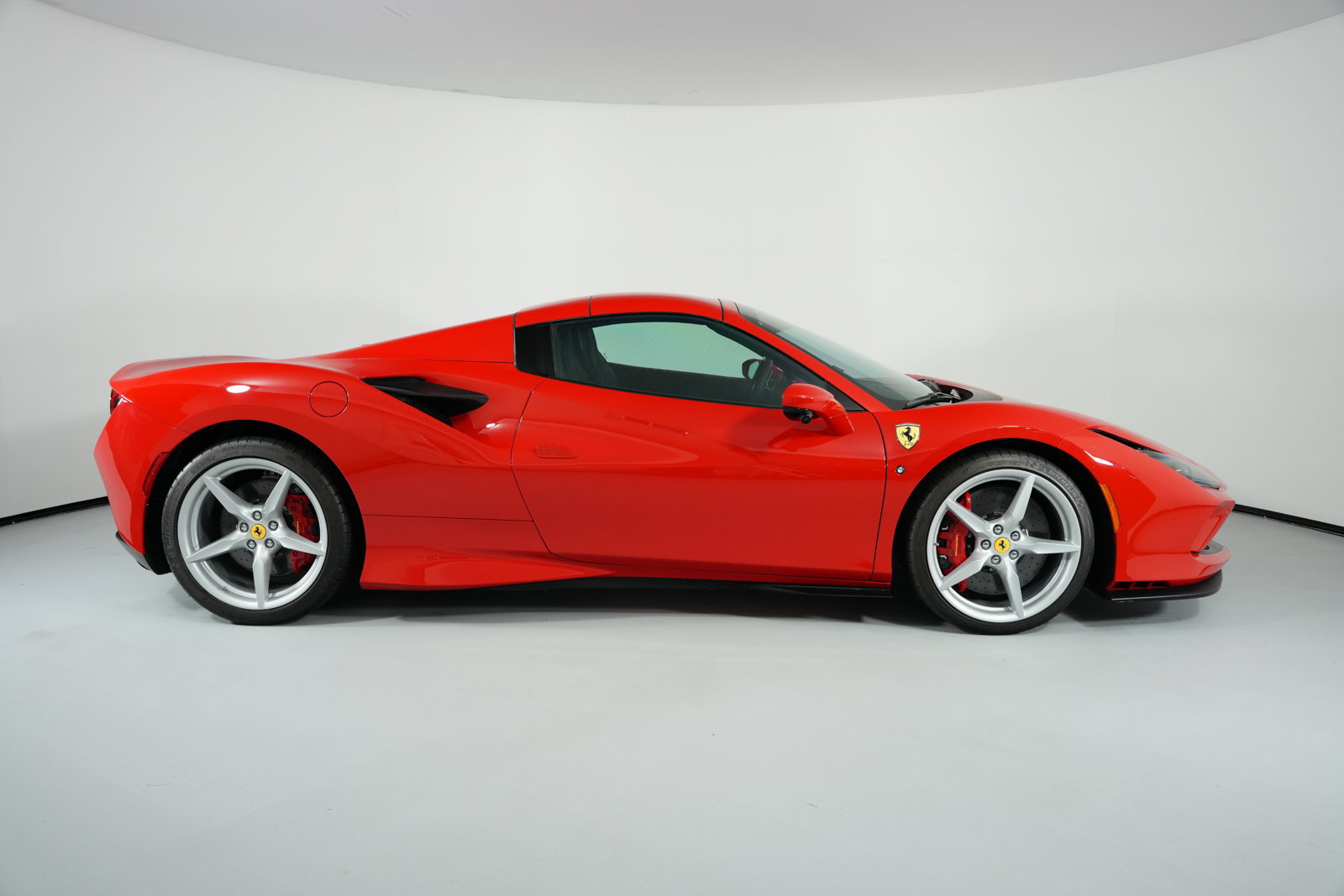 Used 2023 Ferrari F8 Tributo RWD image 15