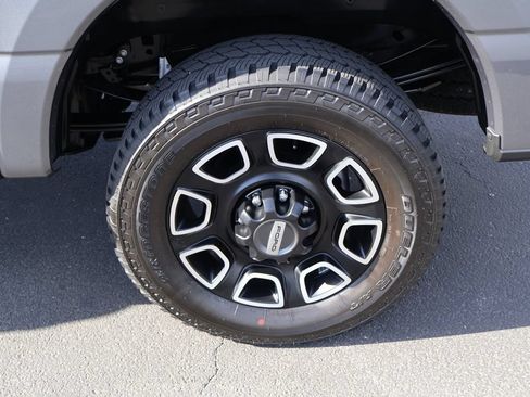 Used 2024 Ford F250 Platinum w/ FX4 Off-Road Package AWD/4WD image 22