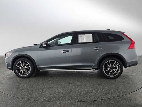 Used 2018 Volvo V60 T5 Cross Country w/ Convenience Package image 6