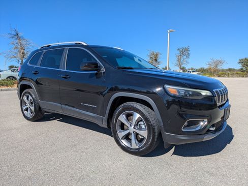 Used 2021 Jeep Cherokee Limited w/ Elite Package image 2