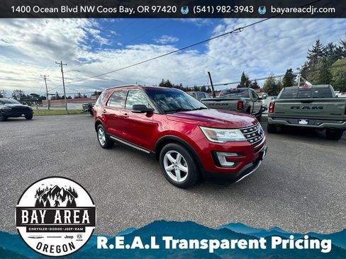 Used 2016 Ford Explorer XLT image 3