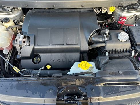 Used 2010 Dodge Journey R/T w/ Navigation & Sound Group I image 9