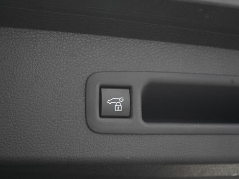 Used 2025 Toyota Sienna XLE w/ XLE Plus Package image 11