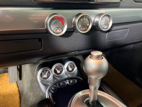 Used 2005 Chevrolet SSR Base w/ Preferred Equipment Group image 19