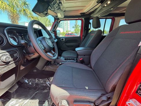 Used 2025 Jeep Wrangler Unlimited Rubicon AWD/4WD image 27