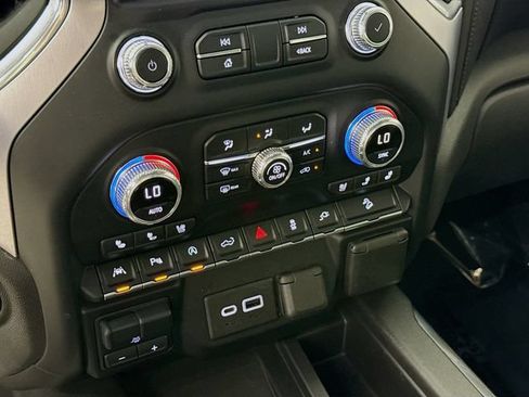 Used 2020 GMC Sierra 1500 SLT w/ SLT Premium Plus Package AWD/4WD image 17