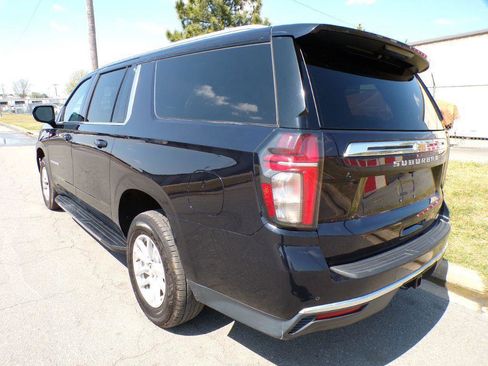Used 2021 Chevrolet Suburban LT image 6
