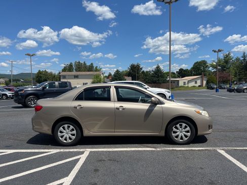 Used 2010 Toyota Corolla LE FWD image 6
