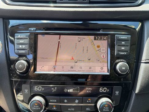 Used 2020 Nissan Rogue SV w/ Premium Package FWD image 22