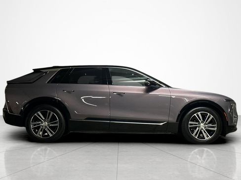 Used 2025 Cadillac Lyriq Luxury AWD/4WD image 6