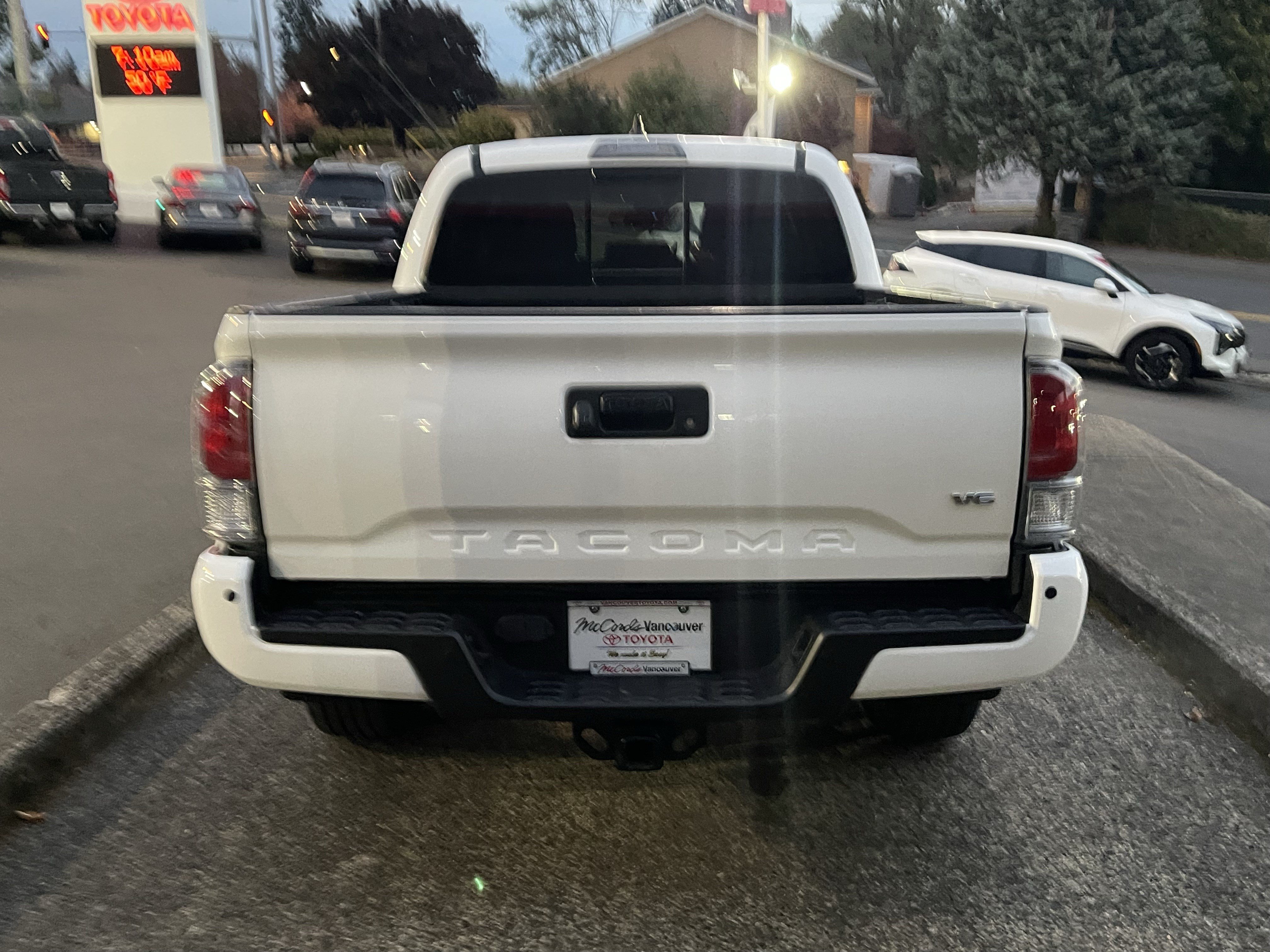 Certified 2020 Toyota Tacoma TRD Sport w/ Technology Package AWD/4WD image 6