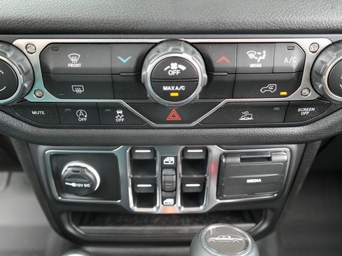 New 2025 Jeep Gladiator Sport image 27