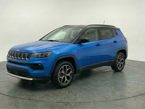 Used 2025 Jeep Compass Limited AWD/4WD image 3
