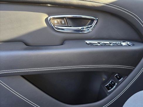 Used 2024 Bentley Bentayga AWD/4WD image 26
