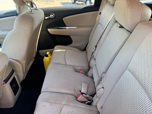 Used 2017 Dodge Journey SXT w/ Comfort/Convenience Group FWD image 5