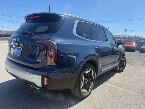 Used 2024 Kia Telluride EX w/ EX Captain's Chair Package AWD/4WD image 4