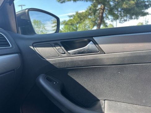 Used 2015 Volkswagen Jetta SE image 17